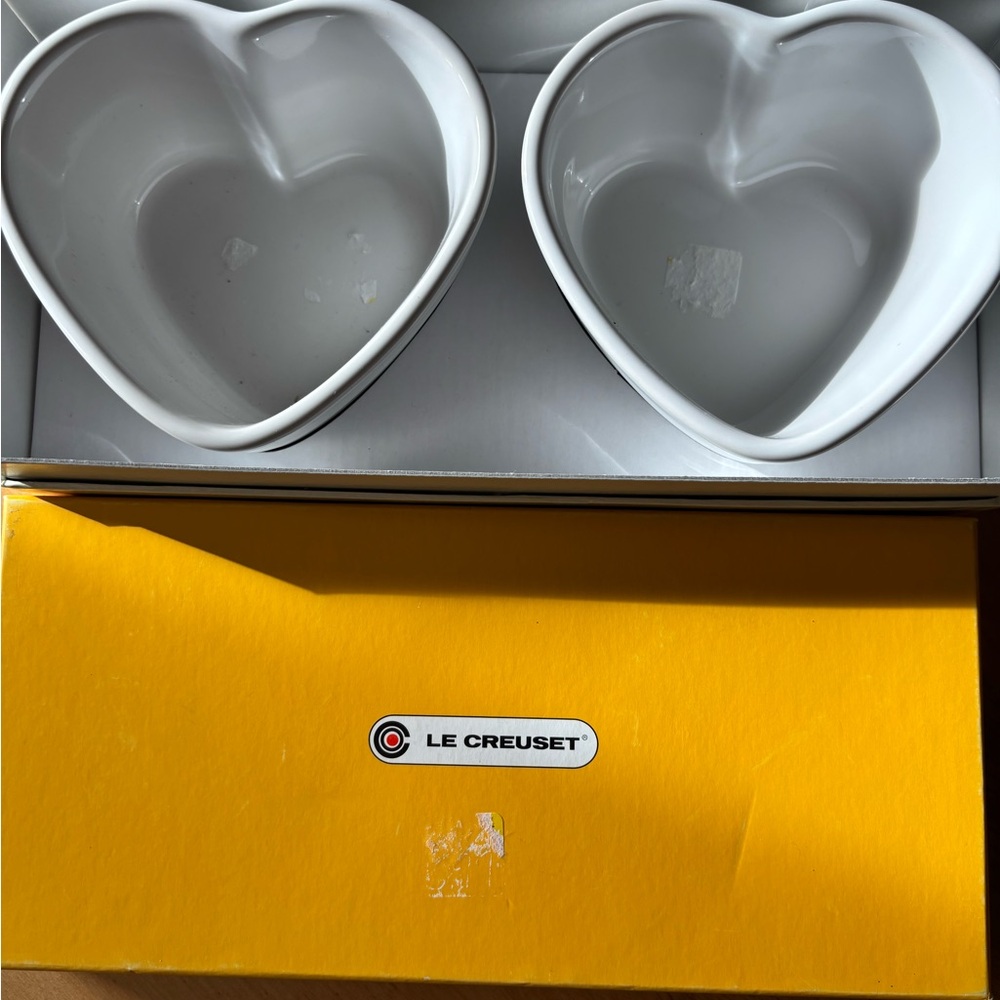 Le Creuset Ramequin d'Amour New in Yellow Box Set of 2 White Heart Ramekins - Picture 3 of 9